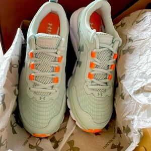 Under Armour Sneakers